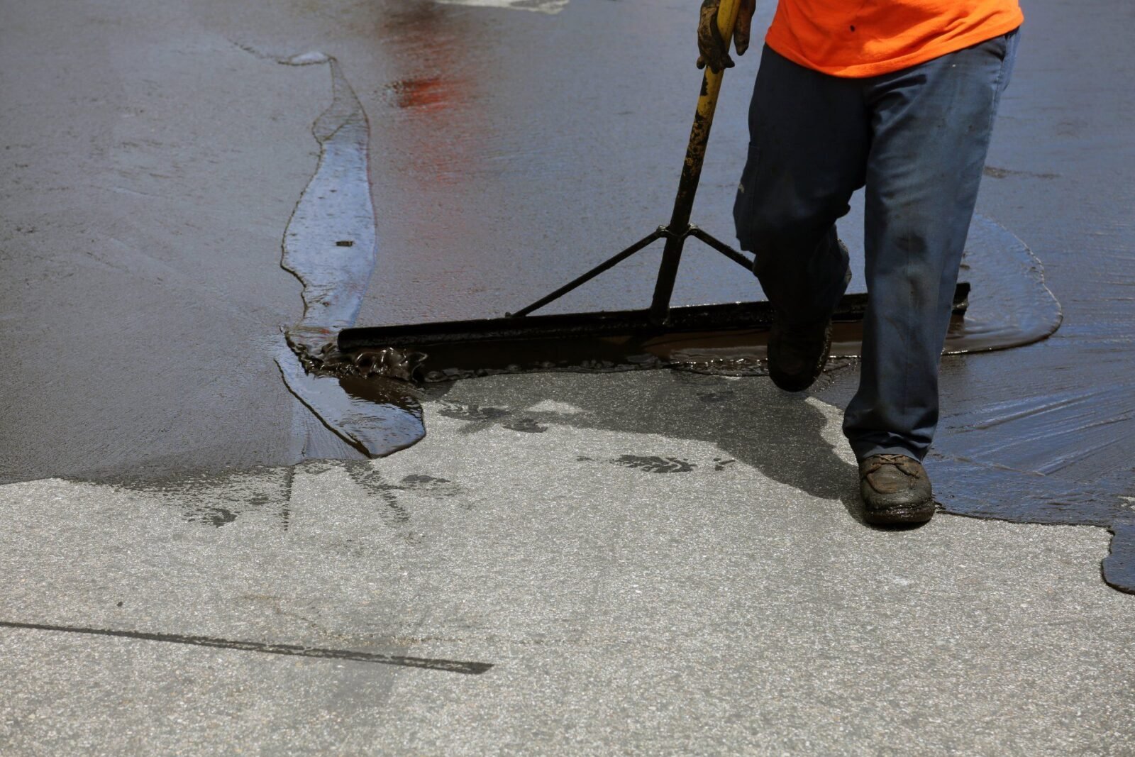 asphalt parking lot sealcoating in Boca Raton FL done by a Palm Beach Asphalt expert